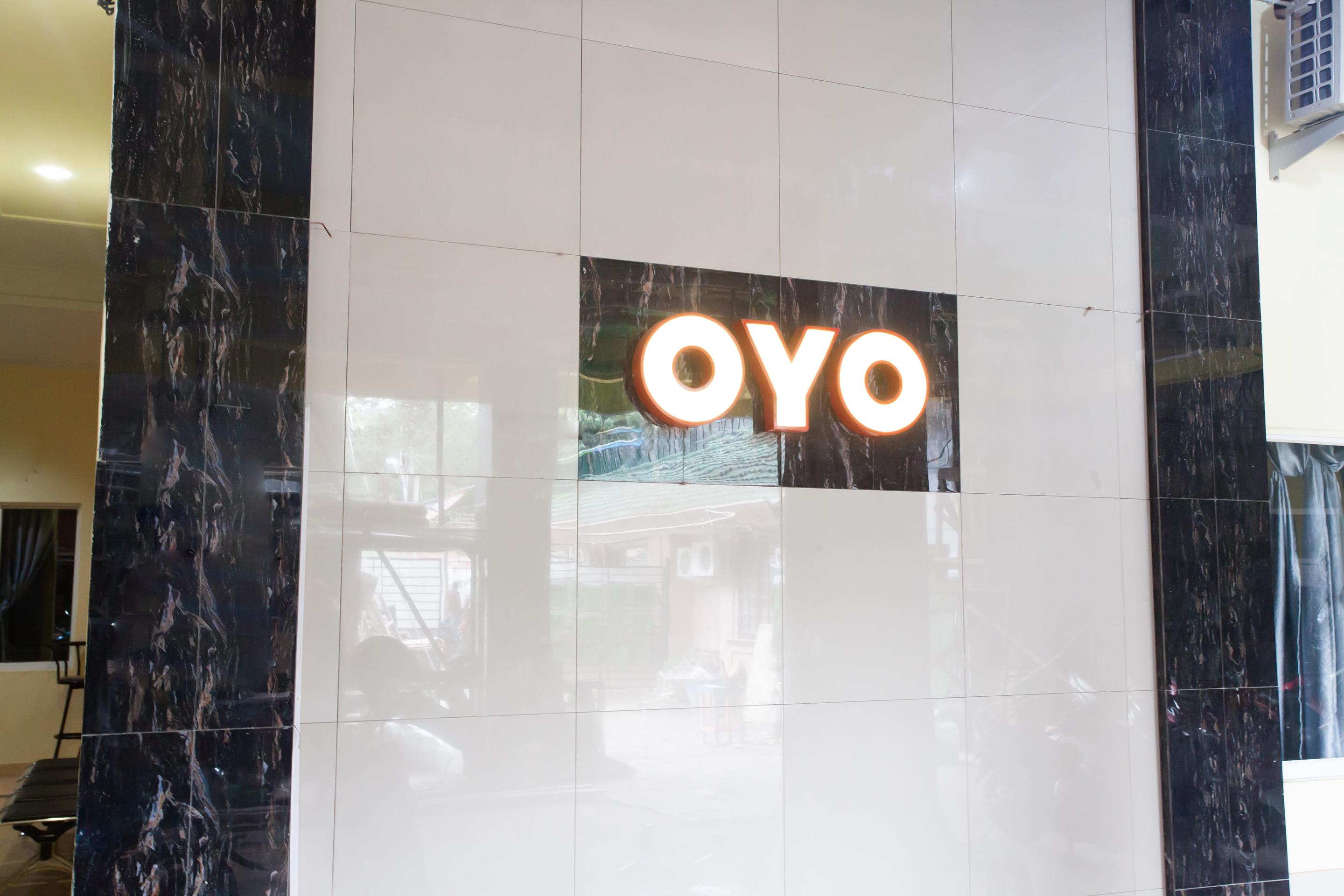 Oyo 990 Stadion Residence Syariah Medan Kültér fotó