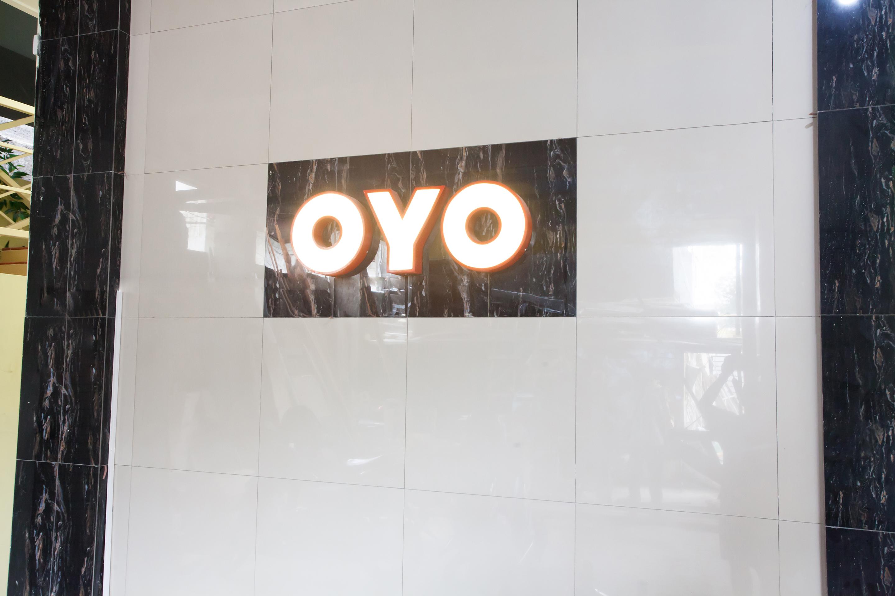 Oyo 990 Stadion Residence Syariah Medan Kültér fotó