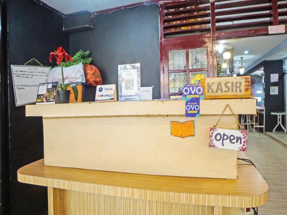 Oyo 990 Stadion Residence Syariah Medan Kültér fotó
