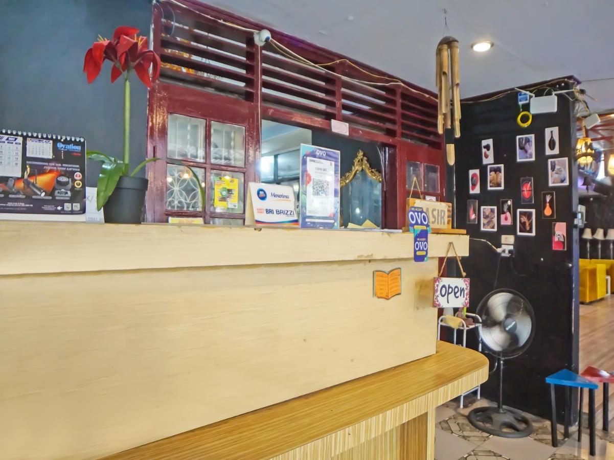 Oyo 990 Stadion Residence Syariah Medan Kültér fotó