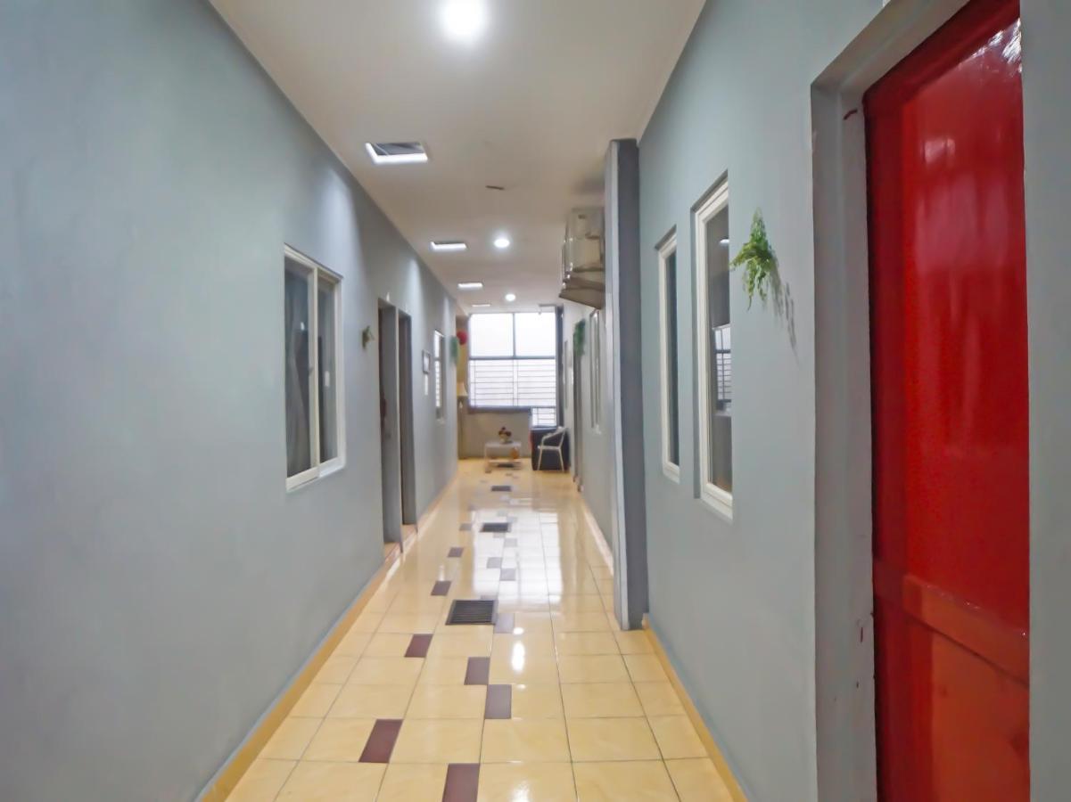 Oyo 990 Stadion Residence Syariah Medan Kültér fotó