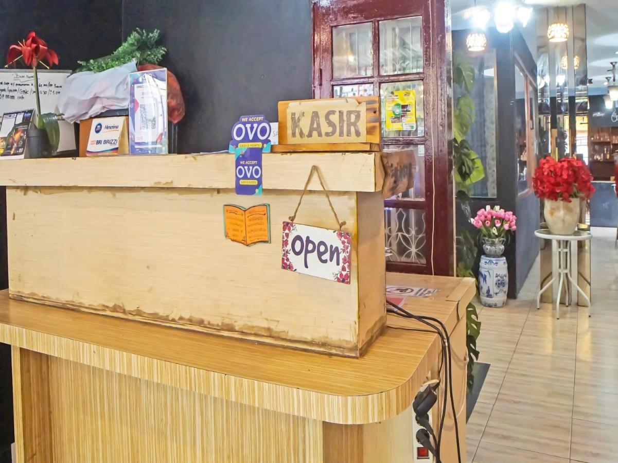 Oyo 990 Stadion Residence Syariah Medan Kültér fotó