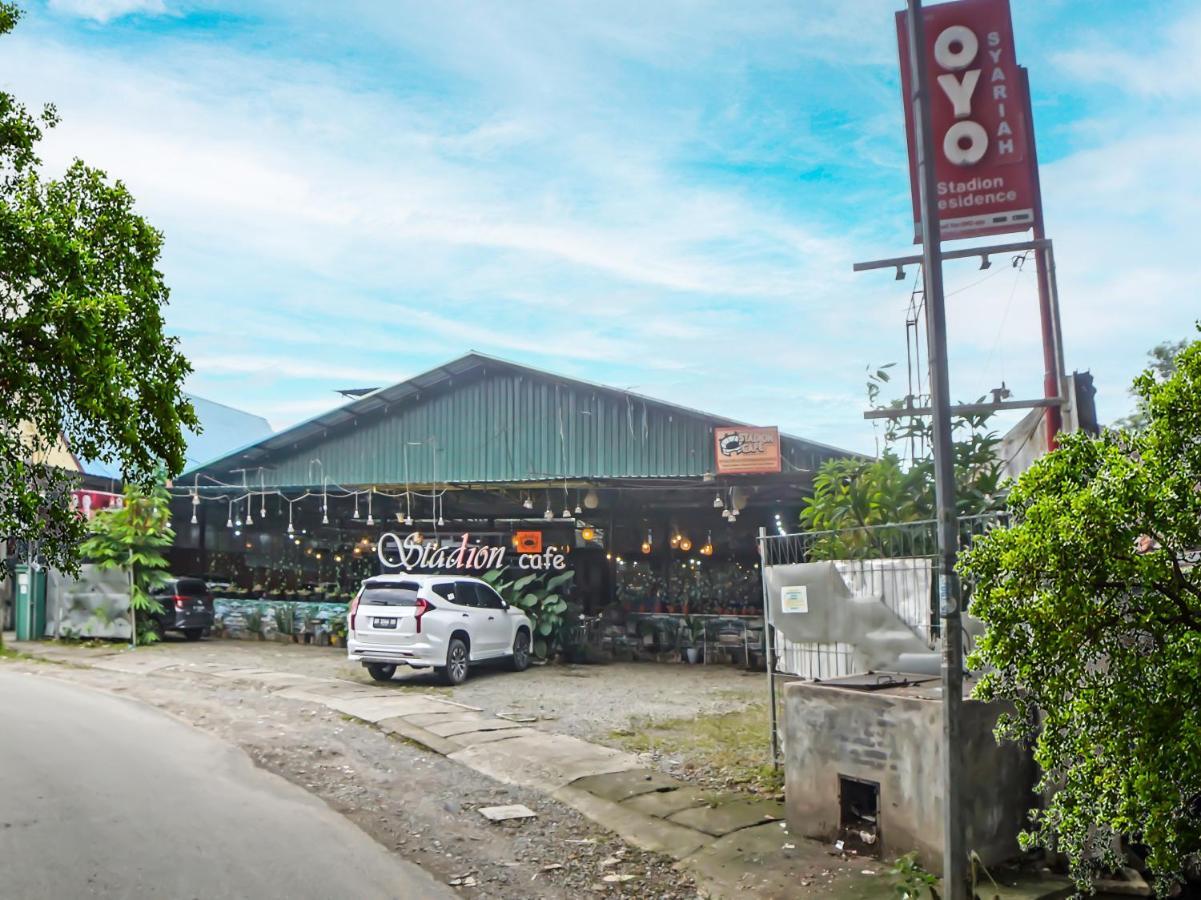 Oyo 990 Stadion Residence Syariah Medan Kültér fotó