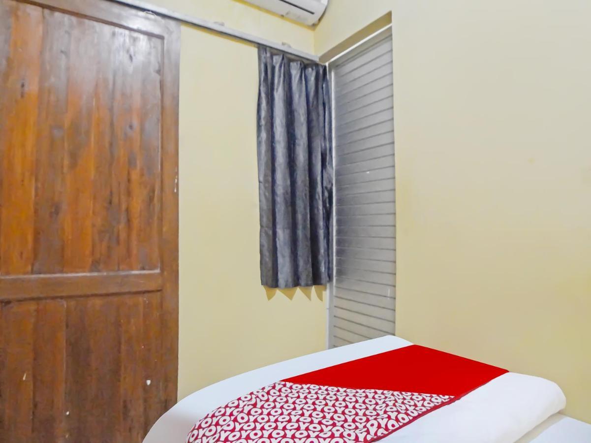 Oyo 990 Stadion Residence Syariah Medan Kültér fotó